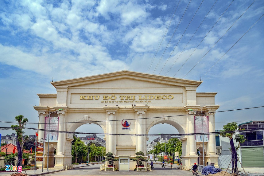 Thị trấn Trạm Trôi thuộc huyện Hoài Đức của Hà Nội. Thị trấn Trạm Trôi hiện có diện tích hơn 1,2 km2, dân số hơn 6.000 người. Thị trấn Trạm Trôi được thành lập ngày 23/6/1994 theo nghị định số 52/CP của Chính phủ trên cơ sở tách thôn Giang Xá của xã Đức Giang.