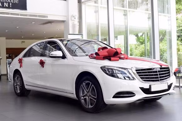 Can canh 2 xe hop sang trong bac ty cua A hau Trinh Kim Chi-Hinh-2