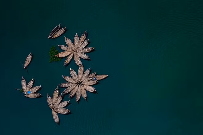 br/> Bangladesh giáp Ấn Độ, Myanmar và vịnh Bengal. Tên quốc gia này có nghĩa “Đất nước của người Bengal”, chỉ nhóm sắc tộc Ấn - Arya sinh sống tại vùng Bengal ở Nam Á.