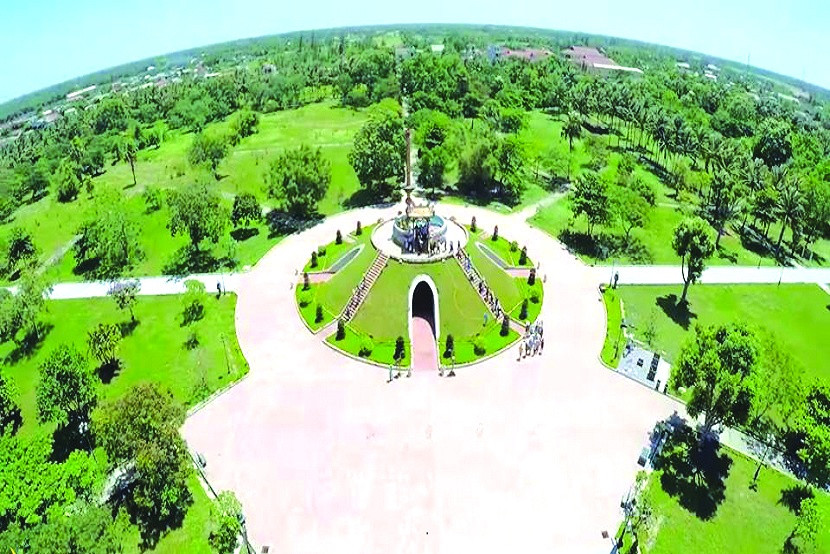 Có diện tích hơn 4,7 nghìn km2, dân số hơn 612 nghìn người, Quảng Trị là tỉnh có diện tích nhỏ nhất, dân số ít nhất khu vực Bắc Trung Bộ (Thanh Hóa, Nghệ An, Hà Tĩnh, Quảng Bình, Quảng Trị, Thừa Thiên Huế).