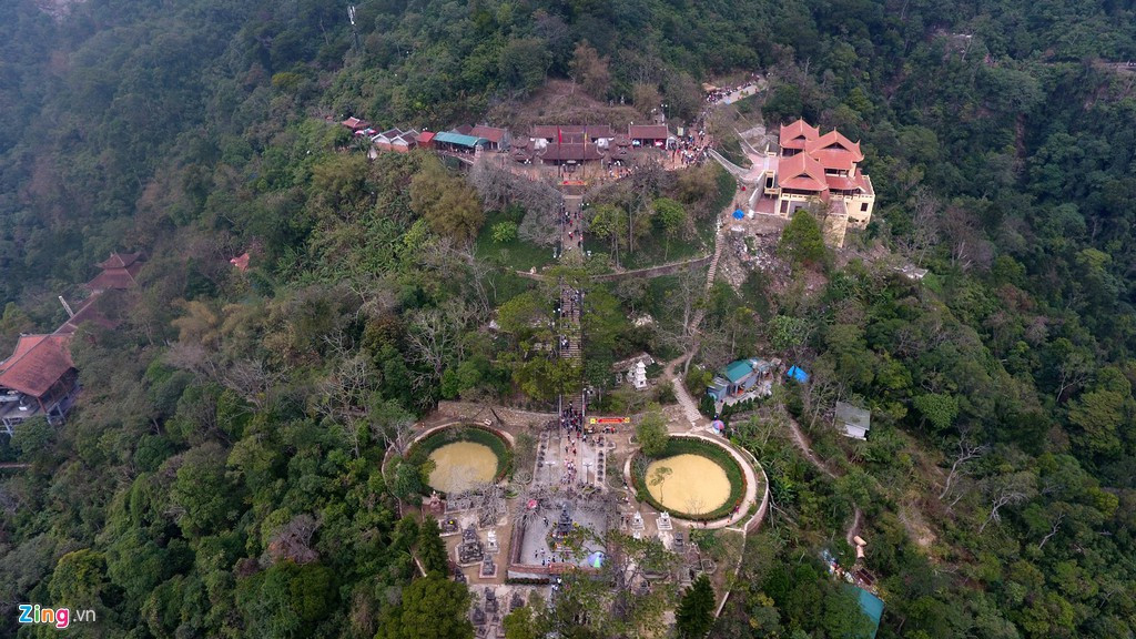 Theo sách "Tổ gia thực lục", trong một lần hộ giá vua đến chùa Yên Tử, trạng nguyên Lý Đạo Tái gặp Pháp Loa Tôn giả. Sự uyên thâm và đức độ của vị tổ này đã khiến Lý Đạo Tái vô cùng khâm phục. Từ đó, ông quyết từ bỏ phú quý đời thường để quy y cửa phật. Năm 1305, trạng nguyên Lý Đạo Tái nối gót vua Trần Nhân Tông, chính thức xuất gia tại chùa Yên Tử với pháp danh Huyền Quang. Sau khi Phật Hoàng Trần Nhân Tông viên tịch, sư Huyền Quang về làm trụ trì ở chùa Vân Yên trên núi Yên Tử. Năm 1334, sư viên tịch, thọ 81 tuổi.