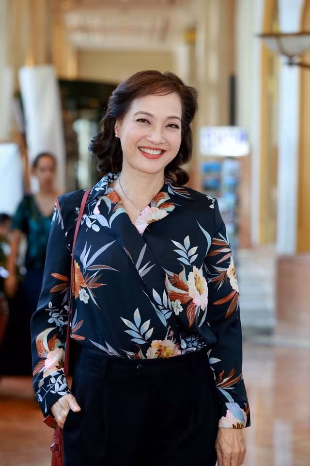 Khi ấy, Lê Khanh chia sẻ chị trở lại đóng phim vì bây giờ mới có thời gian. Điều cuốn hút chị ở kịch bản này là những tình huống hài hước và đời thực, gần gũi. Song, vì nhiều yếu tố, bộ phim chưa tạo được hiệu ứng mạnh.