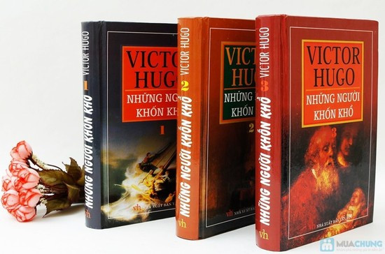 Những người khốn khổ là tiểu thuyết viết về bối cảnh xã hội Pháp những năm 1820, thời điểm Napoleon lên ngôi và quãng thời gian sau đó. Ảnh: NXB Văn học.