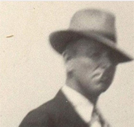 Hình ảnh được chụp vào dịp đầu năm mới 1939 với UFO xuất hiện ở phía trên bên trái.