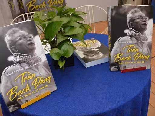 Nhà nghiên cứu Trần Bạch Đằng từng có một số cuốn sách viết về địa chí các địa phương gồm: Địa chí văn hóa TP.HCM, Địa chí Đồng Tháp Mười, Địa chí Sông Bé (Bình Dương, Bình Phước hiện nay). Ảnh: Công An Nhân Dân.