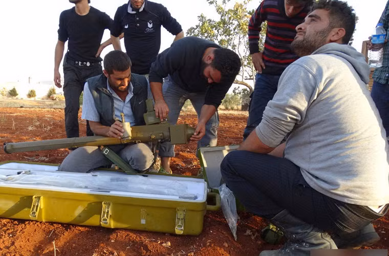 Không chỉ có vũ khí Triều Tiên, một số loại trang bị do Trung Quốc sản xuất đã lọt vào tay IS. Mà điển hình là loại tên lửa phòng không thế hệ mới FN-6, nó đã được ghi nhận là đã được IS sử dụng để bắn hạ trực thăng Mi-35M của Iraq.