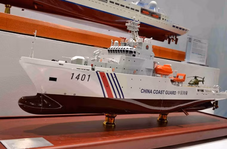 Các thông số được công bố cho thấy 1401 có chiều dài khoảng 98m, lượng giãn nước chừng 2.000 tấn.