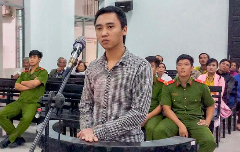 Sáng 7/12/2017, sau một ngày xét xử, Tòa án nhân dân tỉnh Khánh Hòa đã tuyên phạt tù chung thân đối với bị cáo Phan Thành Tâm về tội giết người, 4 năm tù về tội cướp tài sản. Ngoài ra, tòa cũng tuyên buộc bị cáo phải bồi thường cho gia đình bị hại 230 triệu đồng. Tổng hợp hình phạt buộc bị cáo phải chấp hành là tù chung thân.