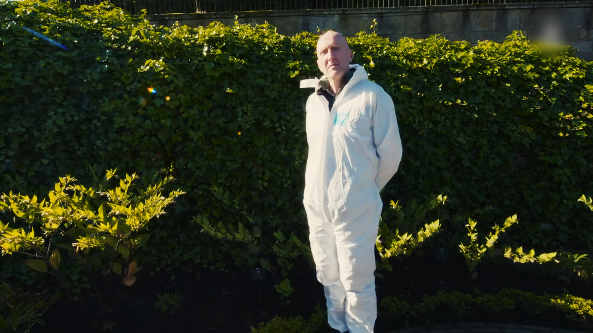 Tại đây, du khách có thể thấy rất nhiều loài cây, hoa có màu sắc sặc sỡ và trông có vẻ bình thường nhưng chúng đều có độc tính cực mạnh. Theo ông Trevor Jones, người quản lý khu vườn, những cây dương kim hoa khiến bạn rơi vào giấc ngủ vĩnh viễn. Tương tự thế, 4 quả cà độc dược trong vườn có thể đủ để giết chết một đứa trẻ. Ảnh: 4 quả cà độc dược có thể giết chết một đứa trẻ (Nguồn: Great Big Story)