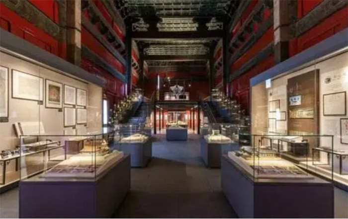 Khi tìm hiểu nguyên nhân, việc đóng cửa lúc 5 giờ chiều hóa ra có liên quan tới một sự kiện xảy ra cách đây 61 năm, tức là vào năm 1959.