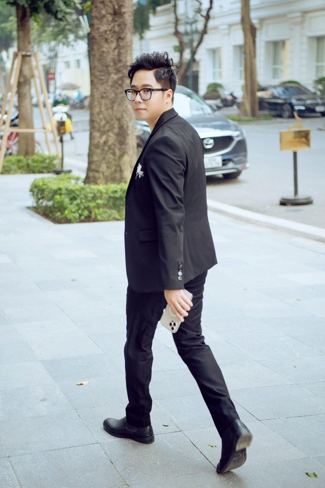 Chang trai Ha Noi kien tri theo duoi con duong giang day Ngoai ngu-Hinh-7