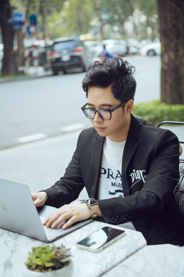 Chang trai Ha Noi kien tri theo duoi con duong giang day Ngoai ngu