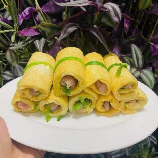 Miếng đậu phụ siêu mỏng chỉ khoảng 0,5cm dai béo, bùi bùi, thơm ngon gây nghiện đến lạ kỳ. Vì thế, món này đem rán lướt qua chấm mắm, hoặc rán xong cuốn thịt băm sốt cà chua,... đều rất bon mồm, lại dễ tiêu hóa.