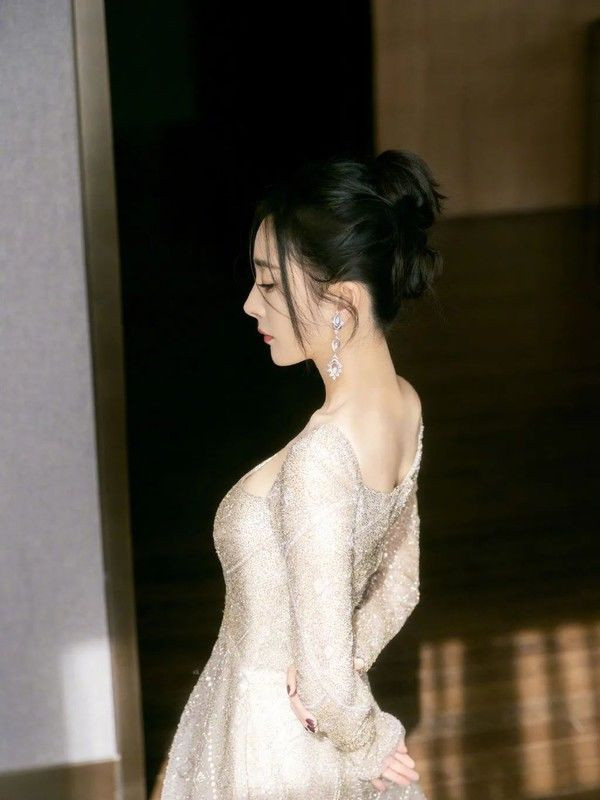 Nhung my nhan Hoa Ngu so huu chiec 