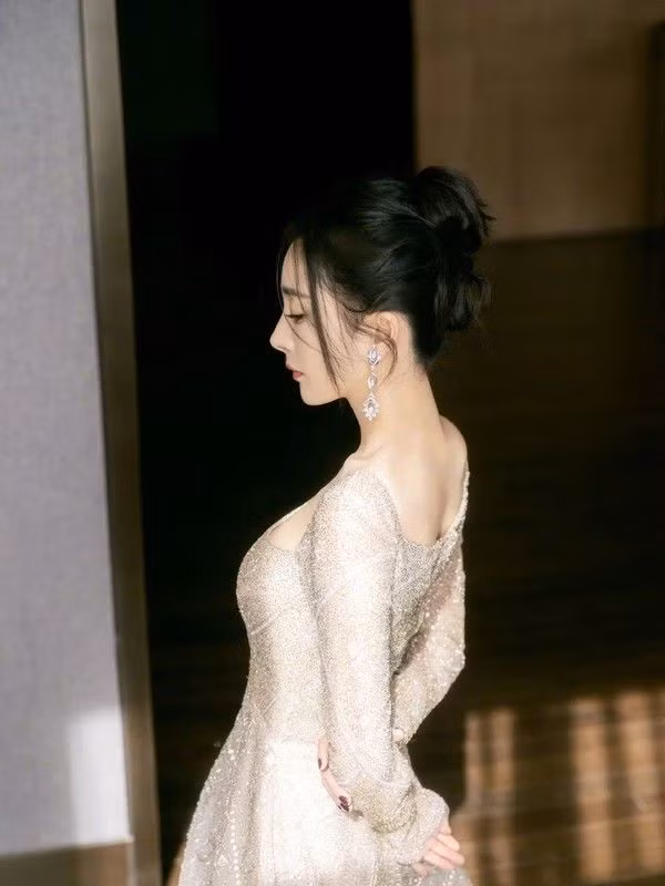 Nhung my nhan Hoa Ngu so huu chiec 