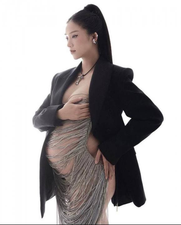 Salim khoe bụng bầu tháng cuối với trang phục xuyên thấu - Hình 3 Salim khoe bung bau thang cuoi voi trang phuc xuyen thau-Hinh-3