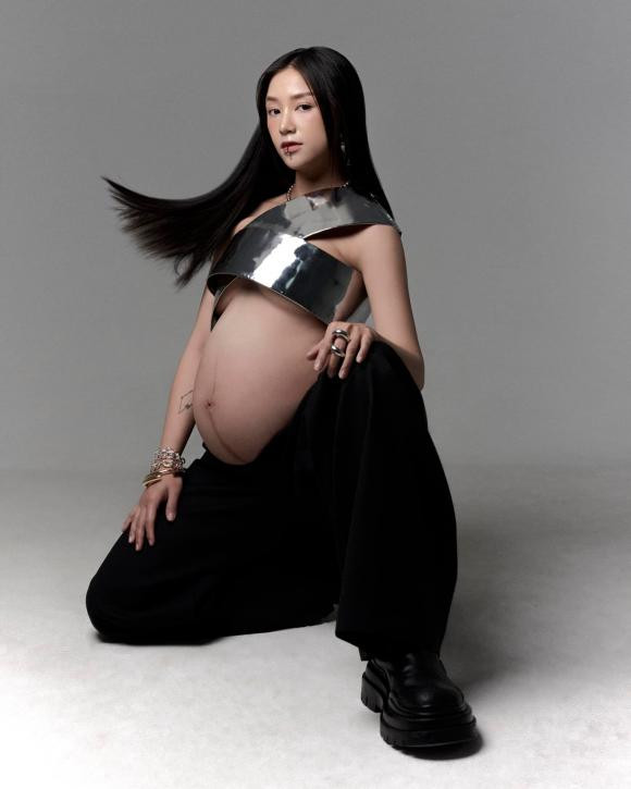 Salim khoe bụng bầu tháng cuối với trang phục xuyên thấu - Hình 9 Salim khoe bung bau thang cuoi voi trang phuc xuyen thau-Hinh-9