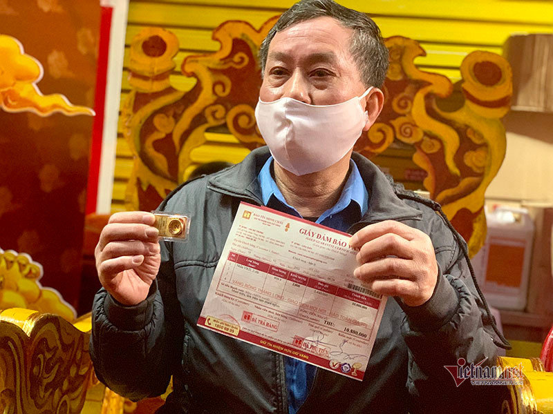 Gia vang hom nay 2/4: Bat on keo dai, vang giam gia