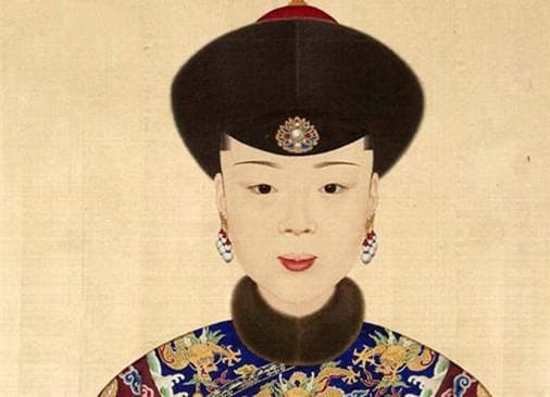 Du Phi 30 tuoi moi vao cung, tai sao Can Long rat sung ai ba?