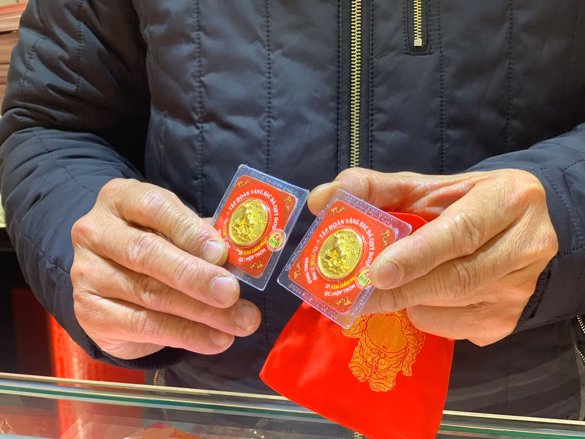 Gia vang hom nay 29/4: USD tang manh, vang hoi phuc nhe sau cu tut giam