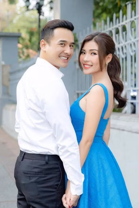 Về chuyện được bà xã phát lương, nam diễn viên từng tiết lộ mỗi ngày Thúy Diễm đều cho chồng hơn 300 ngàn đồng để ăn sáng và uống cà phê. Đây cũng có thể được xem là một số tiền khá khẩm và đủ cho Lương Thế Thành tiêu xài cũng như chi trả cho các hoạt động hằng ngày của mình.