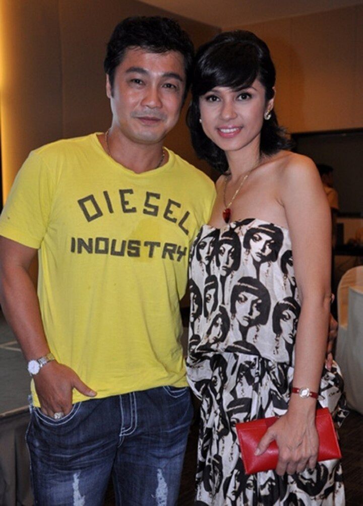 Ở thời kỳ đỉnh cao của sự nghiệp, Việt Trinh trải qua 2 mối tình dang dở. Đến nay, "nữ hoàng ảnh lịch" này đã giải nghệ, một mình bán hàng online nuôi cậu con trai nhỏ.