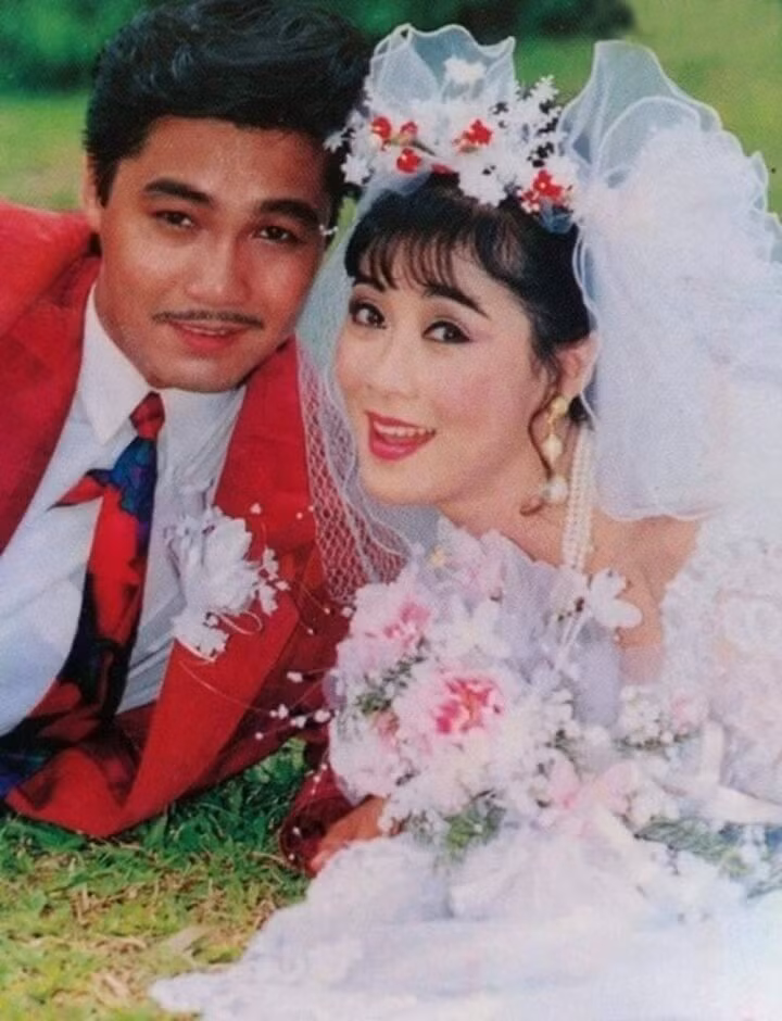 Ở thập niên 90, Lý Hùng là nam tài tử được nhiều người yêu mến. Những bạn diễn của anh cũng đều là người đẹp có tiếng trong làng giải trí Việt. Người đầu tiên trong danh sách "người tình màn ảnh" của Lý Hùng phải kể đến là Diễm Hương.