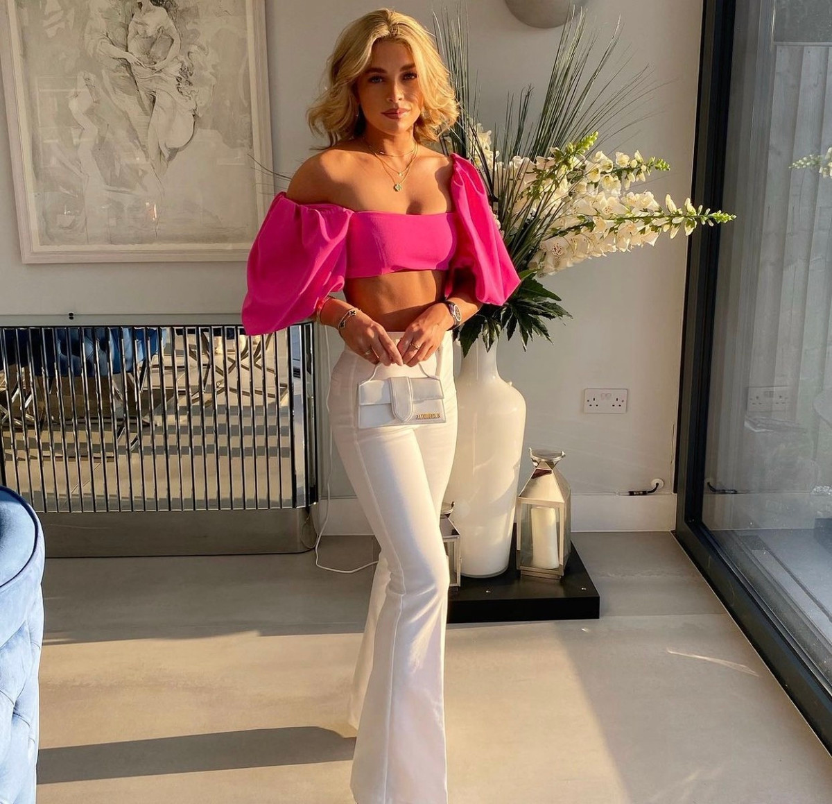 Bóng hồng 23 tuổi hiện là giám đốc của công ty quản lý tài sản Fortress Capital. Dù "nửa kia" là cầu thủ nổi tiếng, Reading vẫn muốn có được thành công riêng và rất nghiêm túc theo đuổi sự nghiệp của mình. Cô nàng không tiết lộ nhiều thông tin cá nhân với truyền thông.