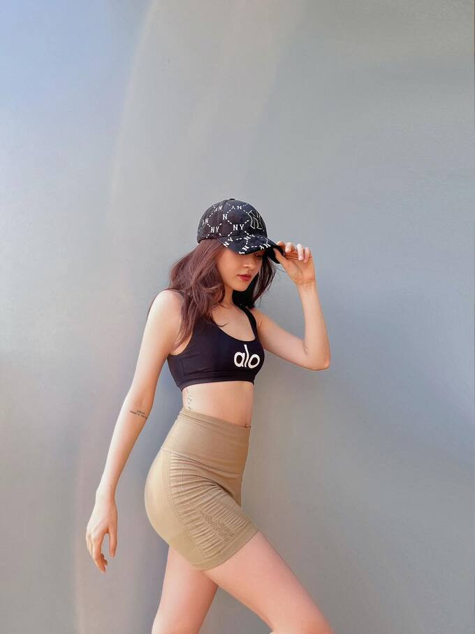 Sau tin don sinh con, Bao Anh tung loat anh sexy