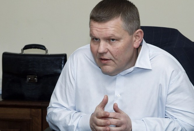 Nghi si Ukraine tu vong trong phong ve sinh voi vet dan tren dau