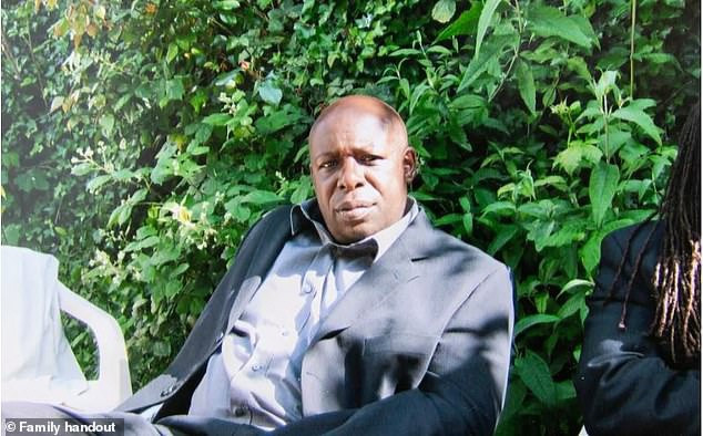 Tai xe taxi chet vi Covid-19 sau khi bi khach nho nuoc bot o Anh