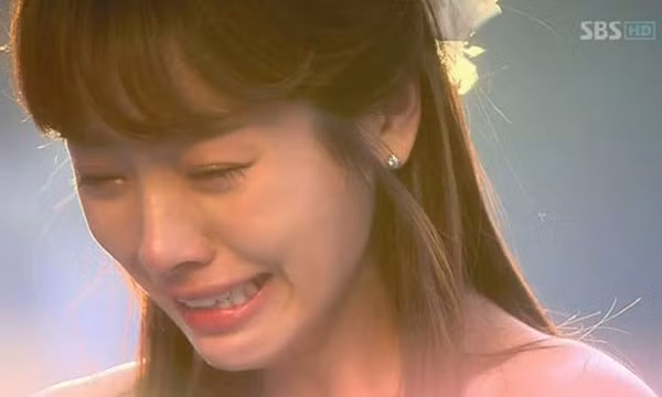 Ngay cuoi, bang hoang chung kien hai co ban than cung mac vay cuoi