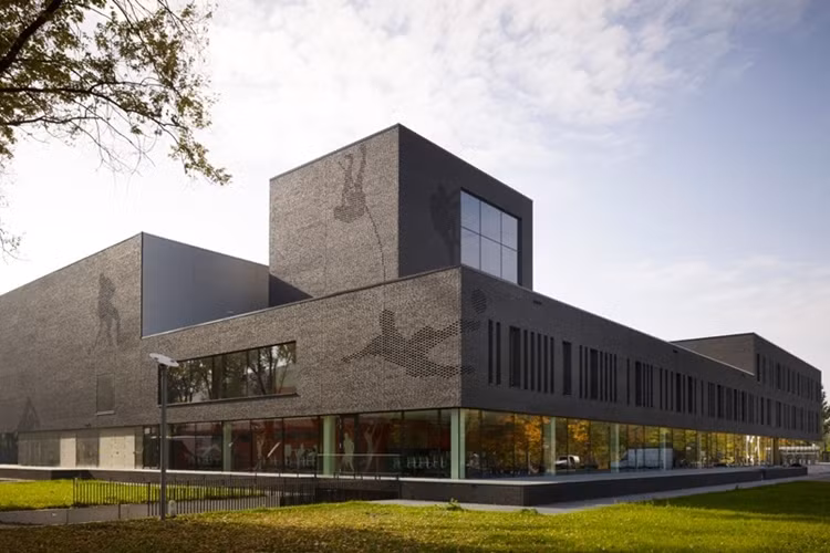 Đoạt giải hạng mục nhà trường là Trường Cao đẳng thế thao Fontys (Fontys Sports College), Hà Lan.