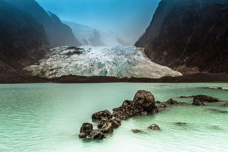 Sông băng đổ ra biển ở miền nam Chile.