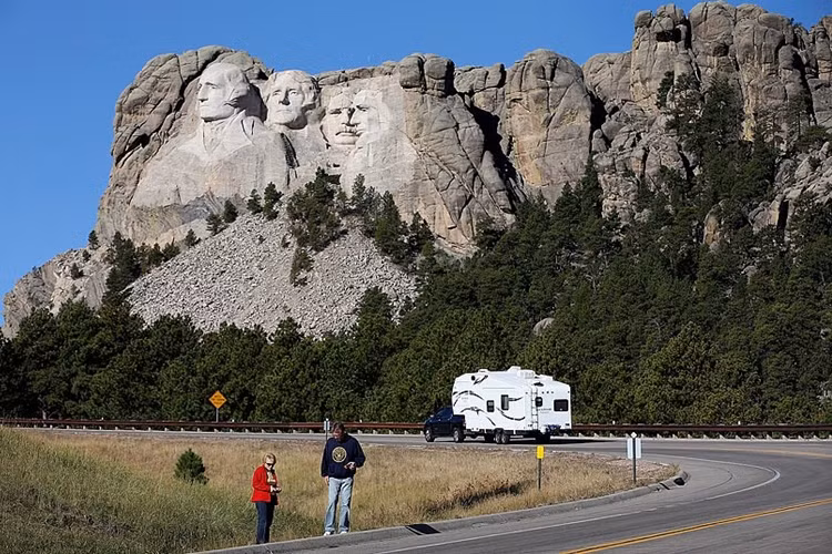 Khu danh thắng Mount Rushmore vắng tanh vắng ngắt.