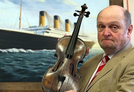 Cây vĩ cầm số 1 trên tàu Titanic được bán với giá 1,4 triệu USD.