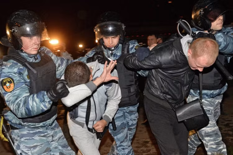 Nhiều kẻ quá khích đã bị bắt.