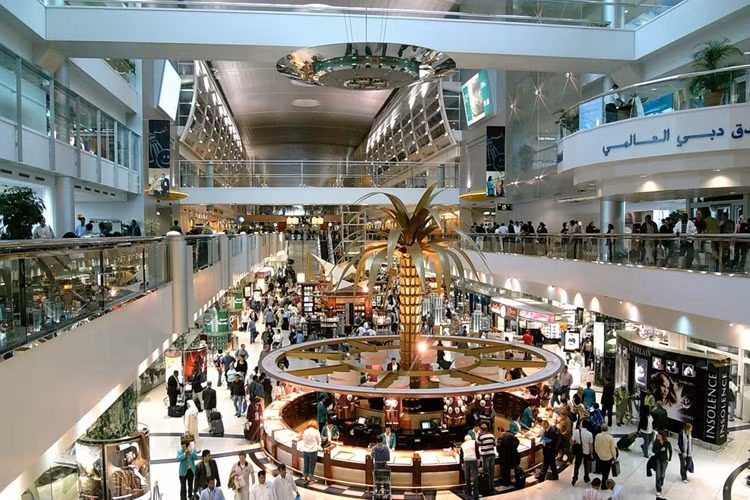 Đến với sân bay Dubai, hành khách thường cảm thấy thời gian quá cảnh quá ít để thăm thú khu mua sắm miễn thuế lớn nhất thế giới.