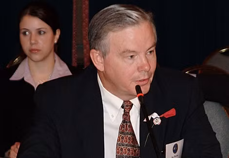 Hạ nghị sĩ Cộng hòa tại bang Texas Joe Barton nói: "Sẽ không có chuyện xảy ra tình trạng vỡ nợ công.