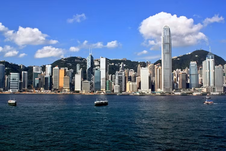 10. Hong Kong: Vùng lãnh thổ Hong Kong xếp thứ 10 trong số các chủ nợ lớn nhất của nước Mỹ, với 142,9 tỷ USD và chiếm 1,2% tổng số nợ công.