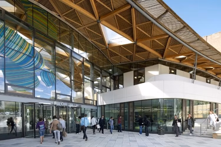 Đoạt giải thưởng về hạng mục đào tạo và nghiên cứu là Forum Project của ĐHTH Exeter, Vương quốc Anh.