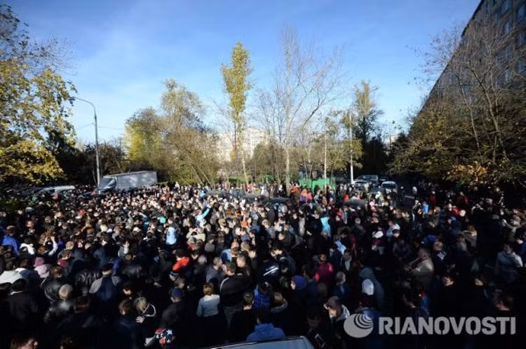Hàng nghìn người đã tụ tập ở quận Biryulyovo phía Nam Moscow...