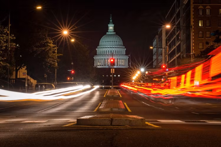 Quốc hội Mỹ đã ra một quyết định "lịch sử" dẫn đến đóng cửa chính phủ, khiến cho 800.000 người phải "nghỉ phép bắt buộc" không lương, kể từ ngày 1/10/2013..
