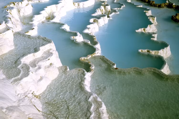 Hồ bậc thang ở Pamukkale, Thổ Nhĩ Kỳ.