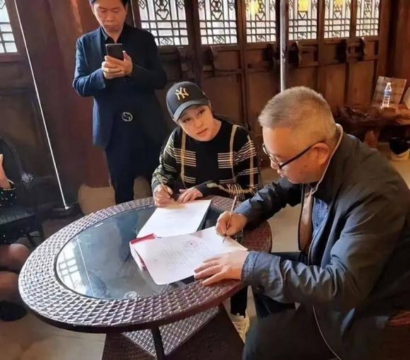 Luu Hieu Khanh ve que chon nghia trang, coi toc gia va khong tre nua-Hinh-3