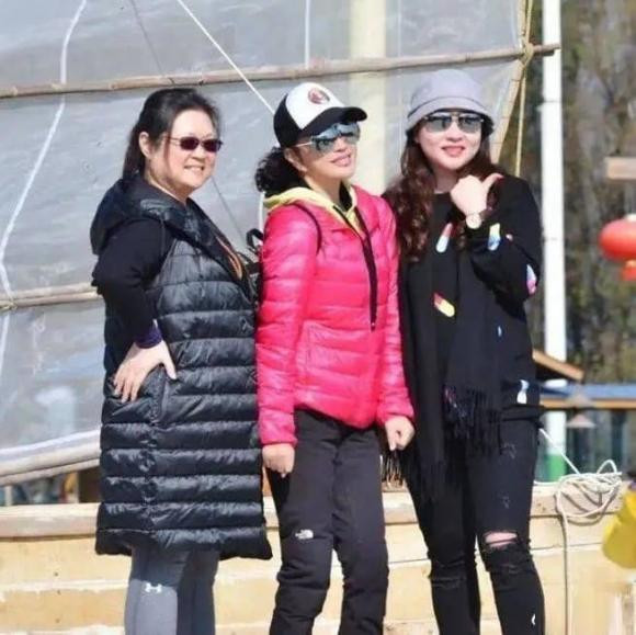 Luu Hieu Khanh ve que chon nghia trang, coi toc gia va khong tre nua-Hinh-6