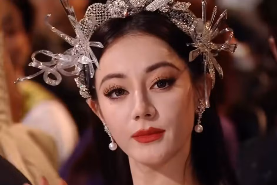 Dich Le Nhiet Ba trong gia hon tuoi that-Hinh-10