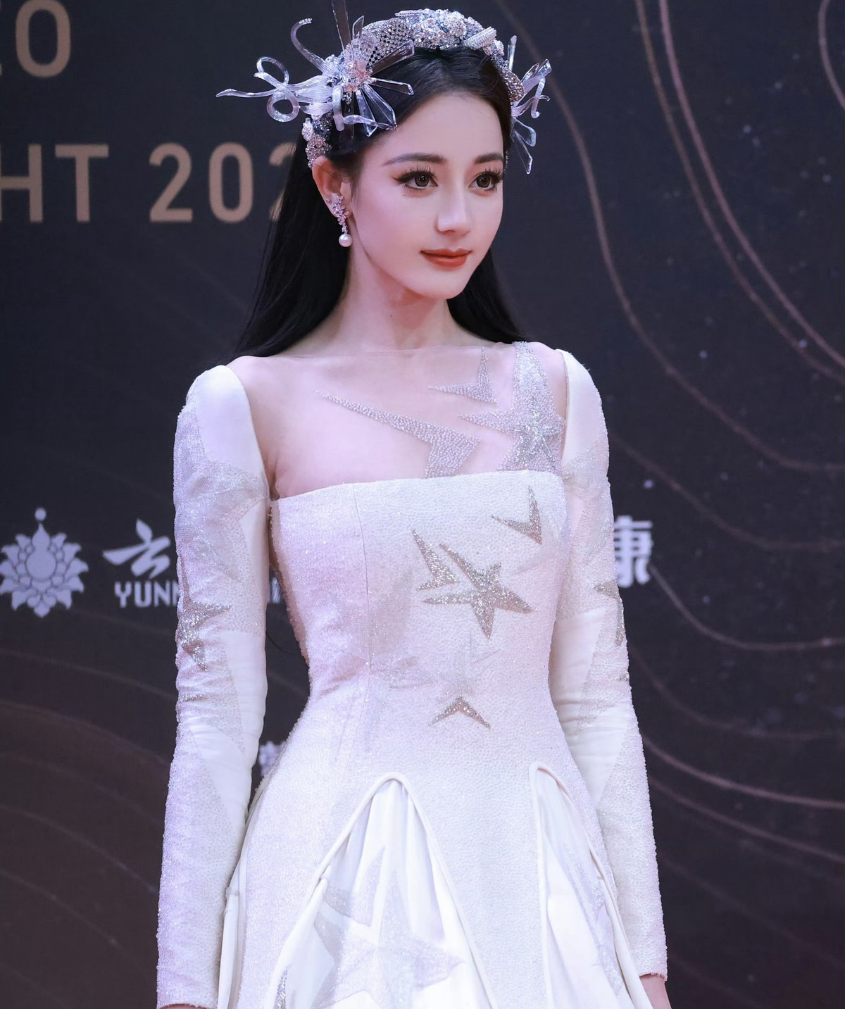 Dich Le Nhiet Ba trong gia hon tuoi that-Hinh-5