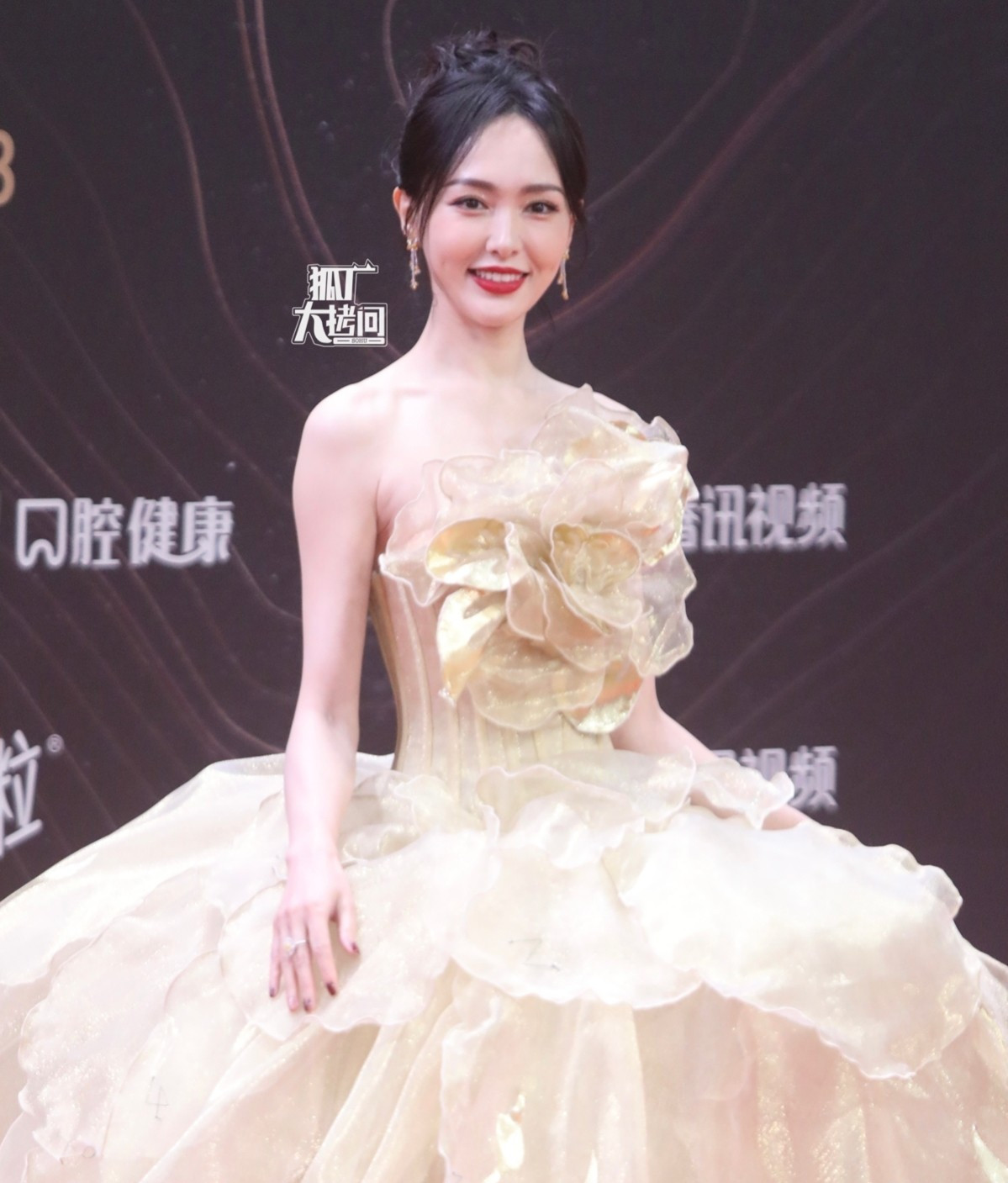 Dich Le Nhiet Ba trong gia hon tuoi that-Hinh-19