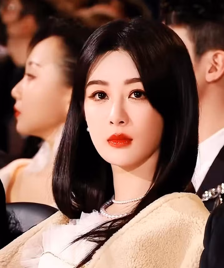 Dich Le Nhiet Ba trong gia hon tuoi that-Hinh-4